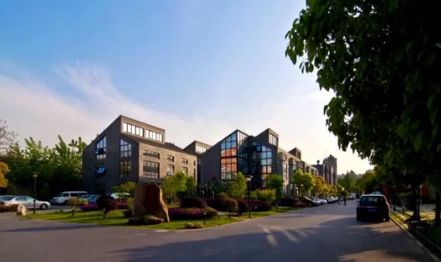 上海2577創意大院：雙層寬敞空間，靈活滿足創意企業需求