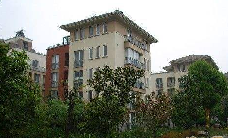 上海格蘭云天別墅區：高端居住品質，便捷交通生活